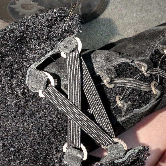 Size 8 ladies tall Uggs black - Picture 3 of 6